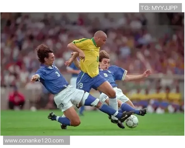 足球巨星闪耀赛场珠宝璀璨背后：奢华与运动的完美结合